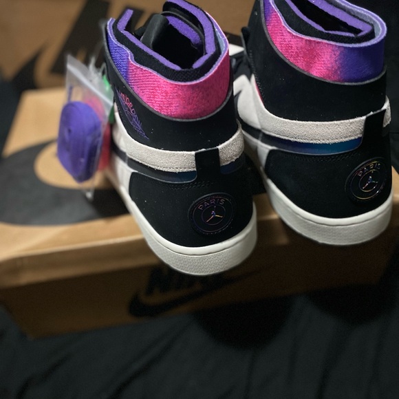 Paris Saint-Germain x Air Jordan 1 - Picture 6 of 6